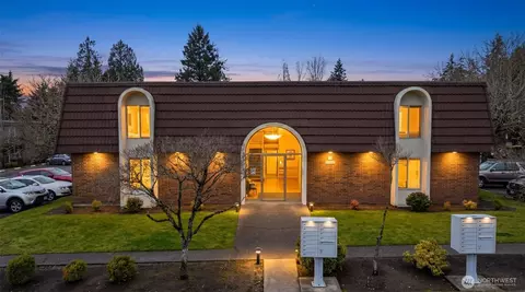 11112 NE 68th St #327, Kirkland, WA 98033