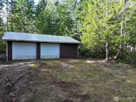 260 NE Kissin Tree Ln, Tahuya, WA 98588