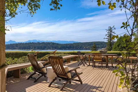 14735 Henderson Rd NE, Bainbridge Island, WA 98110