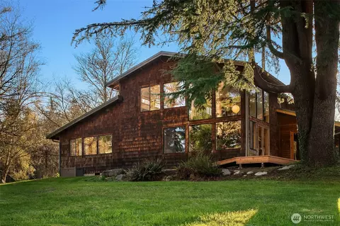 15232 Vermontville Rd SW, Vashon, WA 98070