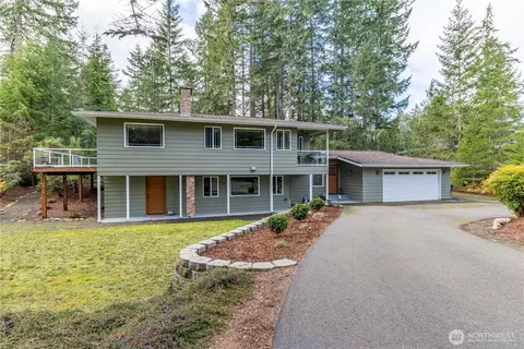 530 E Country Club Dr E, Union, WA 98592