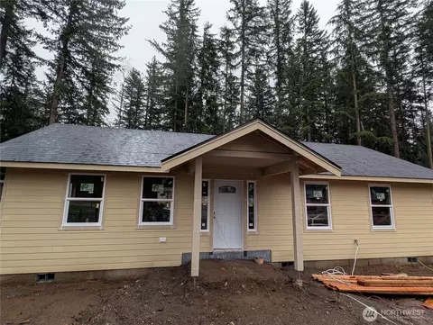 8672 Bell Ct, Maple Falls, WA 98266