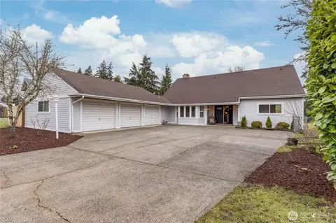 3215 Scenic Dr, Auburn, WA 98092