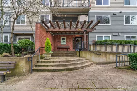 7912 170th Ave NE #204, Redmond, WA 98052