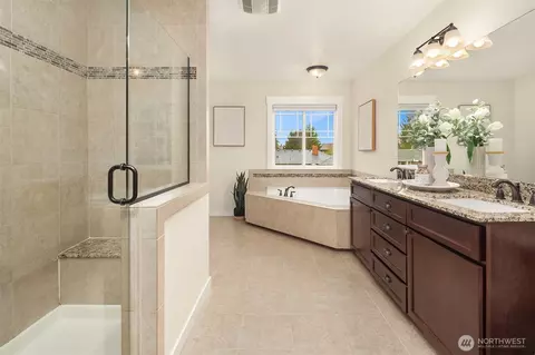 Bath - 512 Wetmore Ave, Everett, WA 98201 photo 3 of 4