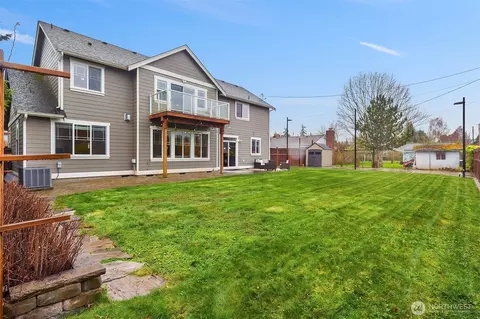 Exterior - 512 Wetmore Ave, Everett, WA 98201 photo 5 of 6