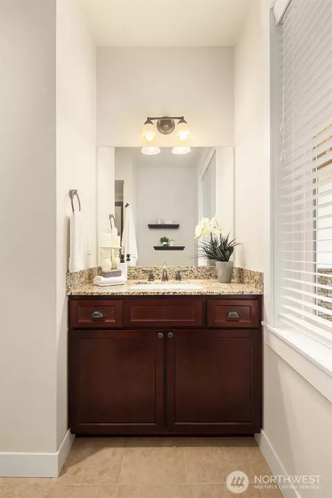 Bath - 512 Wetmore Ave, Everett, WA 98201 photo 1 of 4