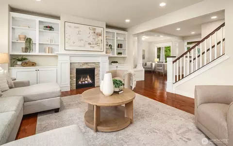 Living - 512 Wetmore Ave, Everett, WA 98201 photo 2 of 4