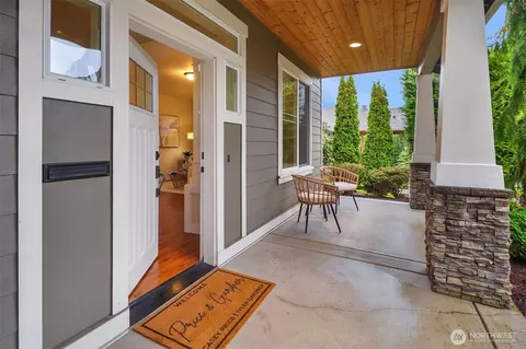Entry Way - 512 Wetmore Ave, Everett, WA 98201 photo 1 of 3