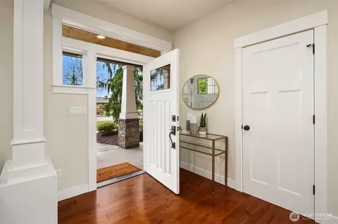 Entry Way - 512 Wetmore Ave, Everett, WA 98201 photo 2 of 3