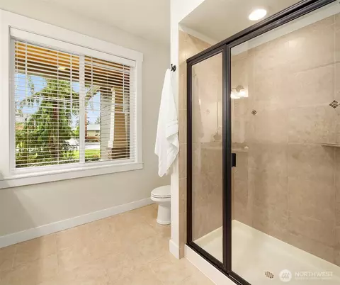 Bath - 512 Wetmore Ave, Everett, WA 98201 photo 2 of 4