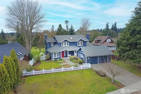 919 Cherry Ave NE, Bainbridge Island, WA 98110