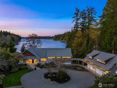 10478 Arrow Point Dr NE, Bainbridge Island, WA 98110