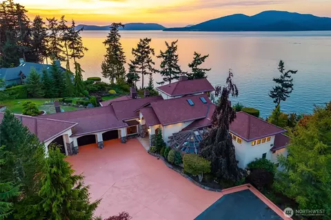 4002 Oakes Ave, Anacortes, WA 98221