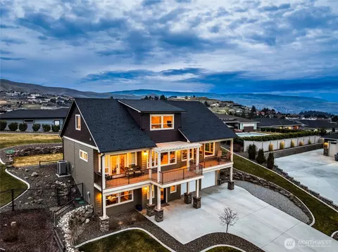 852 Sage Crest Dr, Wenatchee, WA 98801