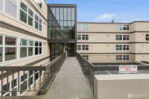 2253 Gilman Dr W #105, Seattle, WA 98119