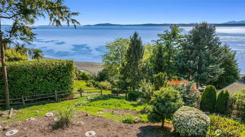 3253 Perkins Ln W, Seattle, WA 98199