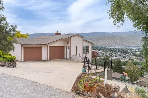 624 Daniels Dr NE, East Wenatchee, WA 98802