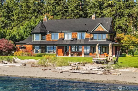 5844 Mutiny Bay Rd, Freeland, WA 98249
