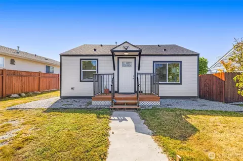 437 D St, Blaine, WA 98230