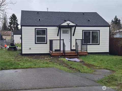 437 D St, Blaine, WA 98230