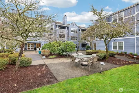 3935 226th Pl SE #207, Issaquah, WA 98029
