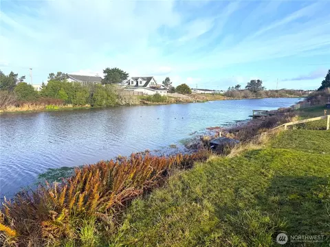 555 Canal Dr NE, Ocean Shores, WA 98569