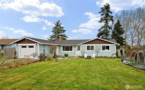 801 Livingston Bay Shore Dr, Camano Island, WA 98282