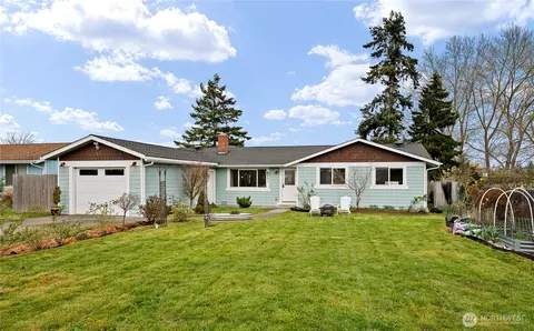 801 Livingston Bay Shore Dr, Camano Island, WA 98282