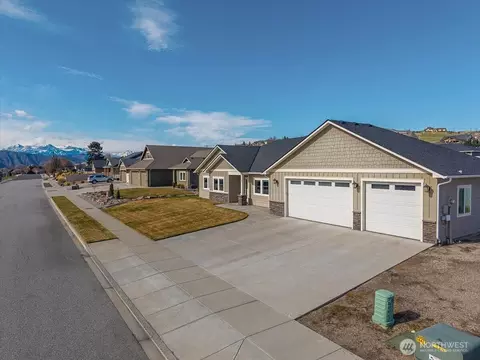 819 Autumn Crest Dr, Wenatchee, WA 98801