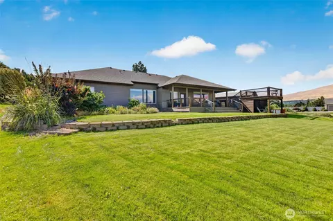 3045 Eastview Ln, Wenatchee, WA 98801
