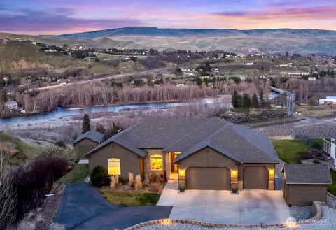 3045 Eastview Ln, Wenatchee, WA 98801