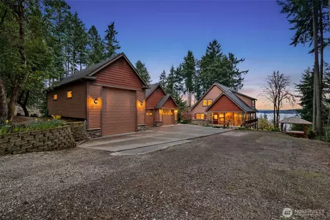12511 Cole Point Dr, Anderson Island, WA 98303