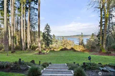 12511 Cole Point Dr, Anderson Island, WA 98303