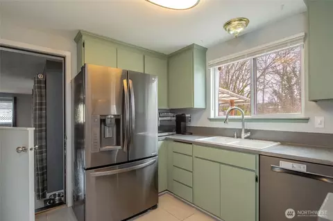 Kitchen - 4348 E St, Tacoma, WA 98404 photo 1 of 4