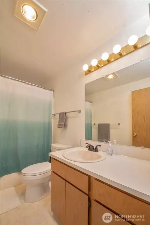 Bath - 4348 E St, Tacoma, WA 98404 photo 3 of 3