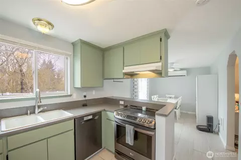 Kitchen - 4348 E St, Tacoma, WA 98404 photo 4 of 4