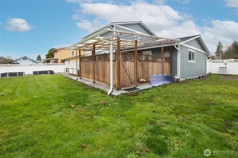 Exterior - 4348 E St, Tacoma, WA 98404 photo 9 of 11