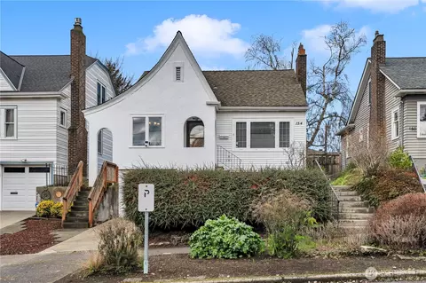 154 NW 73rd St, Seattle, WA 98117