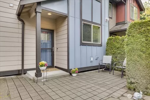 Exterior - 16526 2nd Ave SE, Bothell, WA 98012 photo 2 of 5