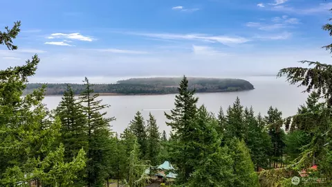 3073 Hales Passage Dr, Lummi Island, WA 98262