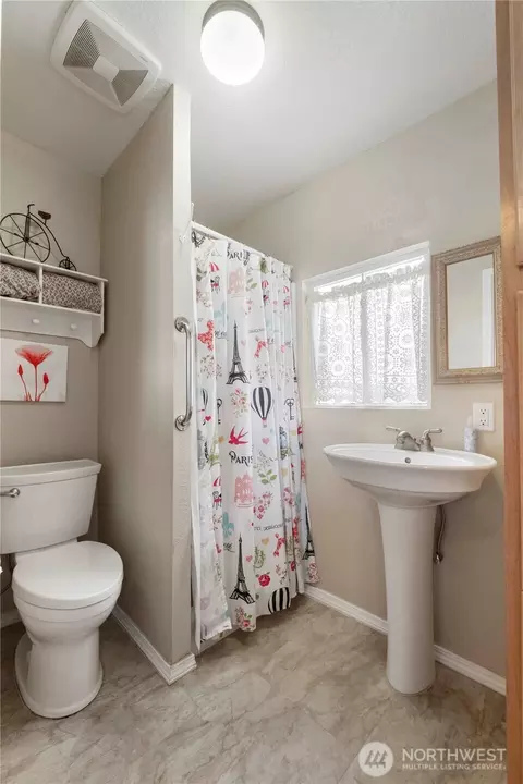 Bath - 431 Rainier Ave, Enumclaw, WA 98022 photo 2 of 3