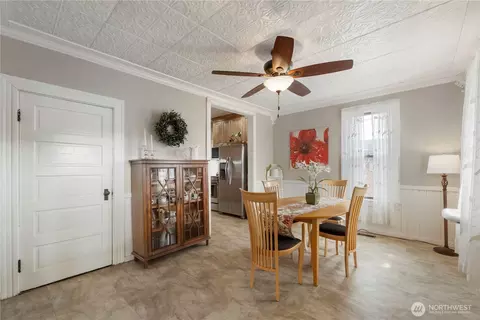 Dining - 431 Rainier Ave, Enumclaw, WA 98022 photo 2 of 2