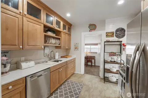 Kitchen - 431 Rainier Ave, Enumclaw, WA 98022 photo 1 of 3
