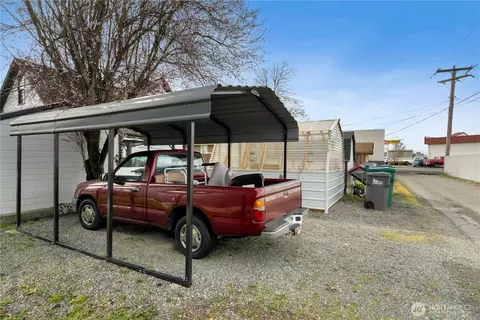 Exterior - 431 Rainier Ave, Enumclaw, WA 98022 photo 5 of 9