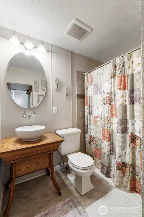 Bath - 431 Rainier Ave, Enumclaw, WA 98022 photo 1 of 3