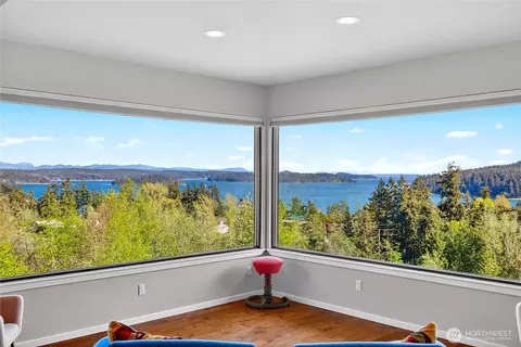 15107 Bridgeway Dr, Anacortes, WA 98221