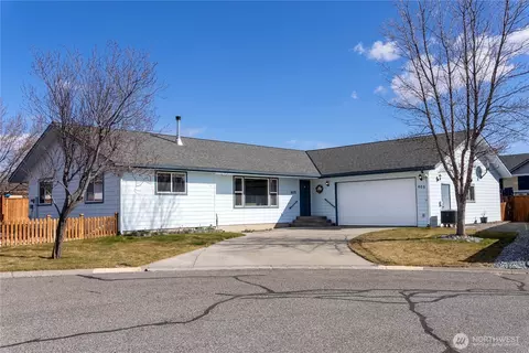 605 Pinyon Pl, Omak, WA 98841