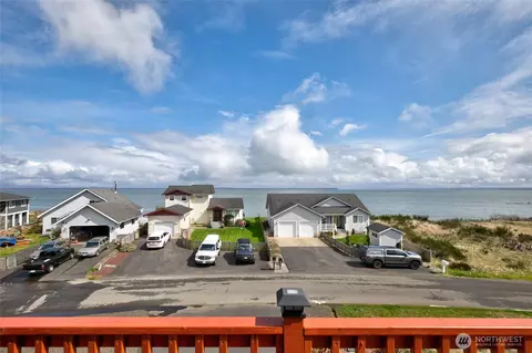 125 Sunrise Ave SE, Ocean Shores, WA 98569