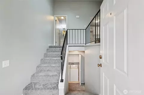 Entry Way - 115 Mckean Ct #D, Enumclaw, WA 98022 photo 1 of 3